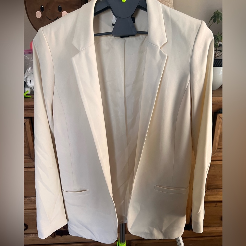 Elegant Cream Women's Blazer